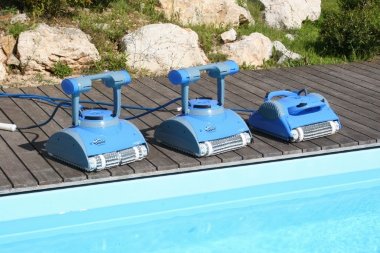 Робот для чистки бассейнов из плитки и мозайки DOLPHIN SUPREME M4 PRO CB