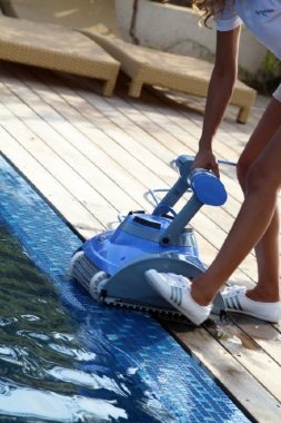 Робот для чистки бассейнов 12м с любым покрытием DOLPHIN SUPREME M5 WB