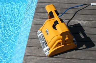 Робот для чистки больших и общественных бассейнов DOLPHIN PROX2 CB